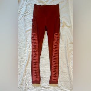 Athleta Salutation Stash Pocket 7/8 Length Twist Tight Leggings